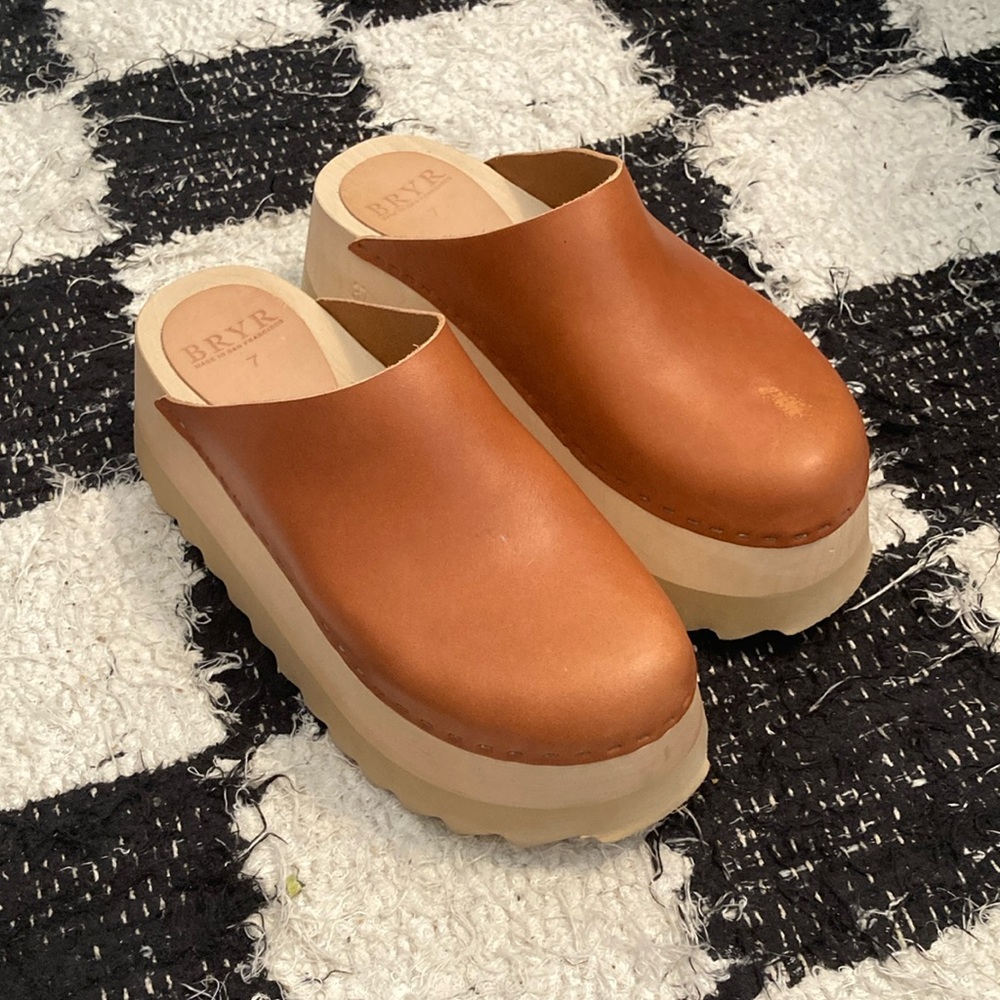 Bryr Clogs Chonk in Whiskey Women's Tan Platform Clogs